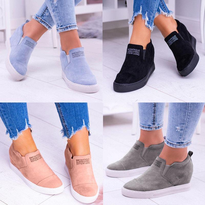 Buchstaben Slip-on-Turnschuhe mit Keilabsatz